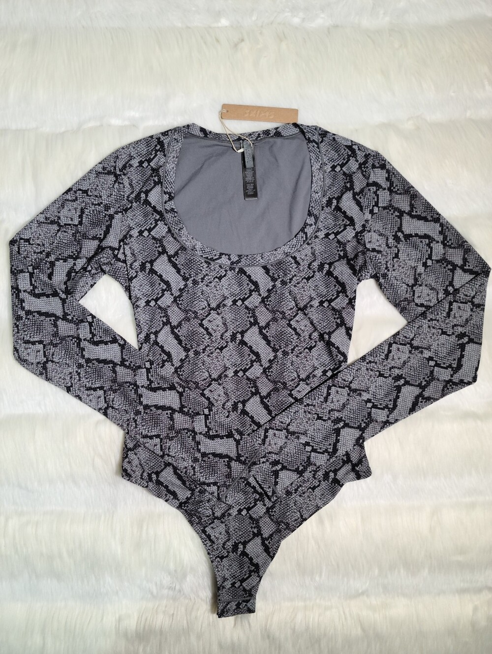SKIMS Fits Everybody Long Sleeve Scoop Neck Bodysuit Grey Snake Women Medium NEW
